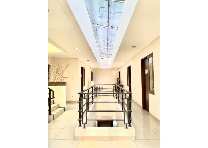Behomy Corner 8 Lippo Karawaci