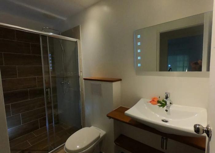 Moana Breeze Eco Lodge