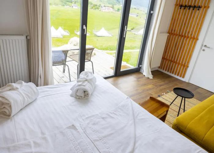 Ursa Mica Glamping Resort