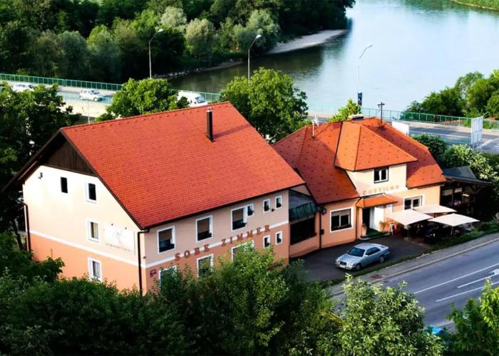Guesthouse ob Sotočju Budič
