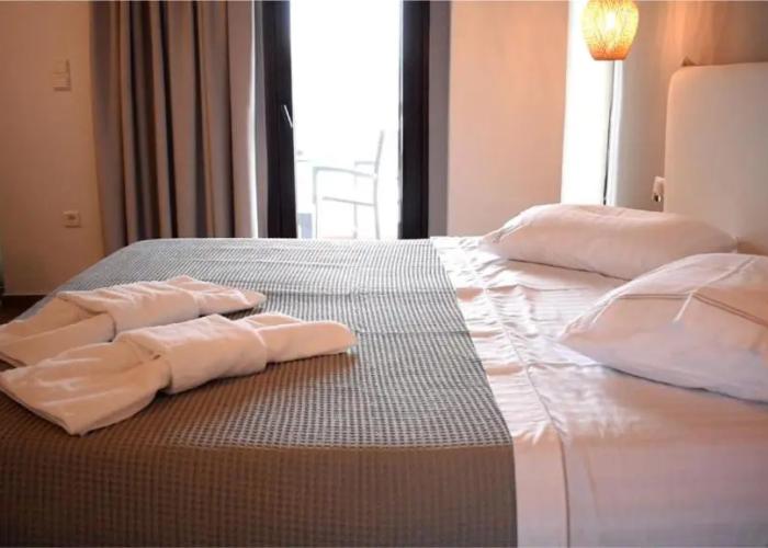 Trizonia Bay Hotel