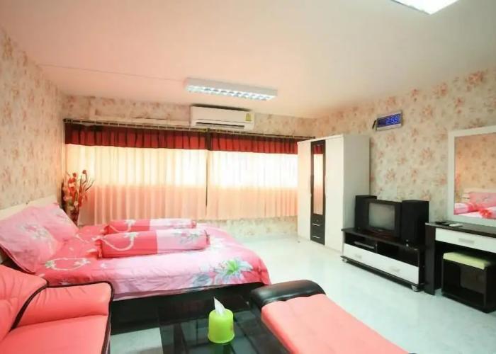 Deluxe at Popular Condo