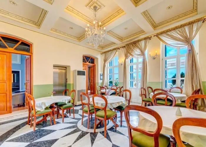 Apollonion Palace Hotel