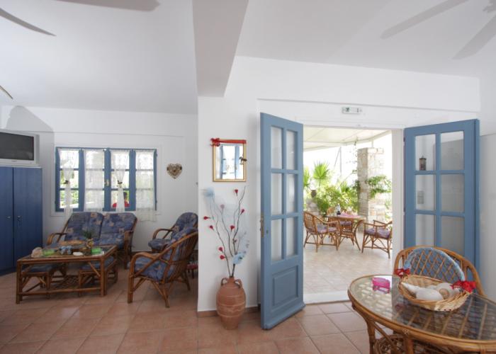 Manos Apartments