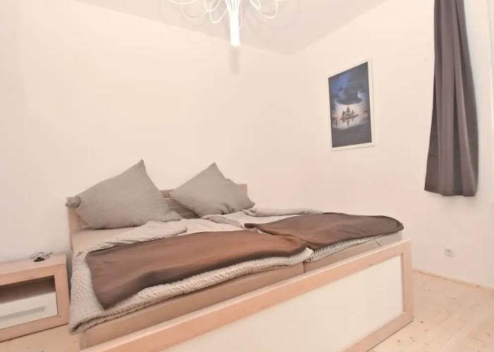 Charming Apartment With Parking Facilities
