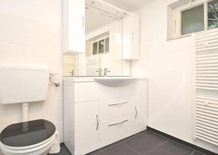 Charming Apartment With Parking Facilities