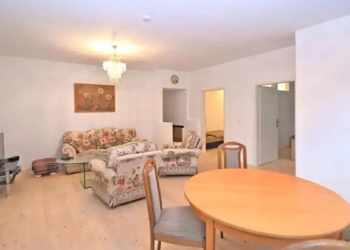Charming Apartment With Parking Facilities