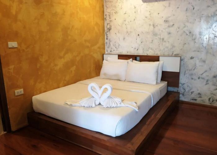 Guesthouse BaanChompooAmphawa