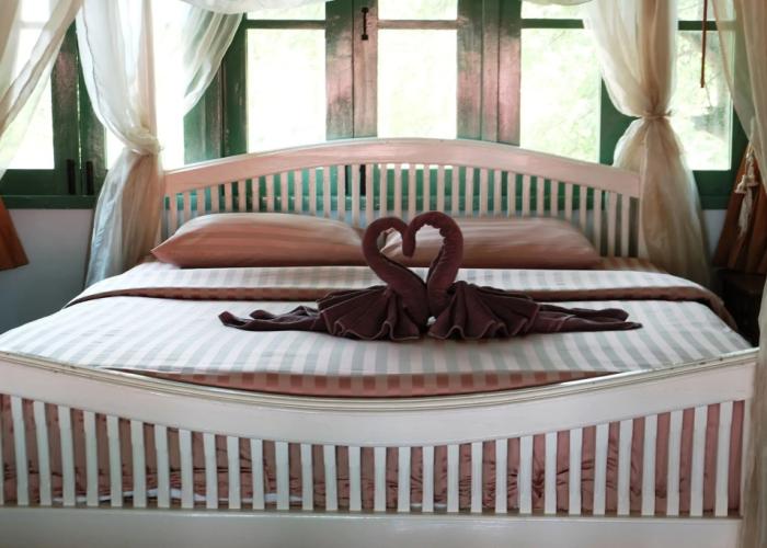 Baanrak Amphawa Homestay