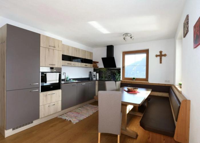 Holiday Flat Schoser, Fugen