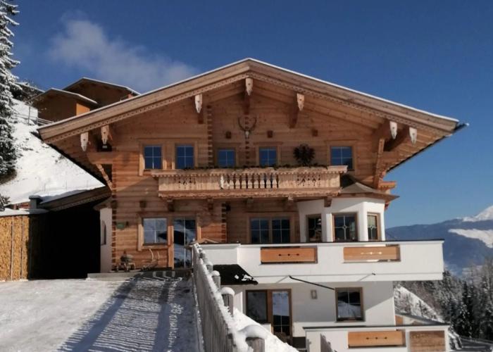 Holiday Flat Schoser, Fugen
