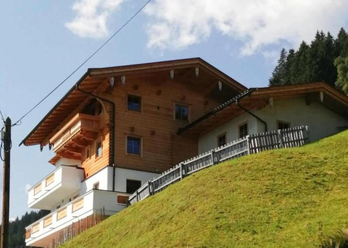 Holiday Flat Schoser, Fugen