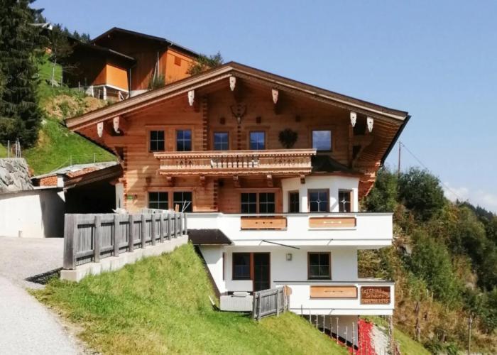 Holiday Flat Schoser, Fugen