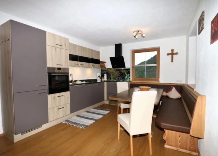 Holiday Flat Schoser, Fugen