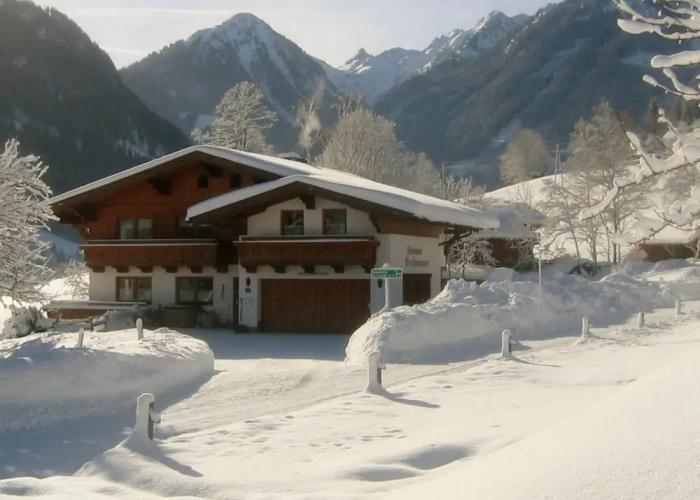 Cozy Holiday Apartment With Sauna in Schladming