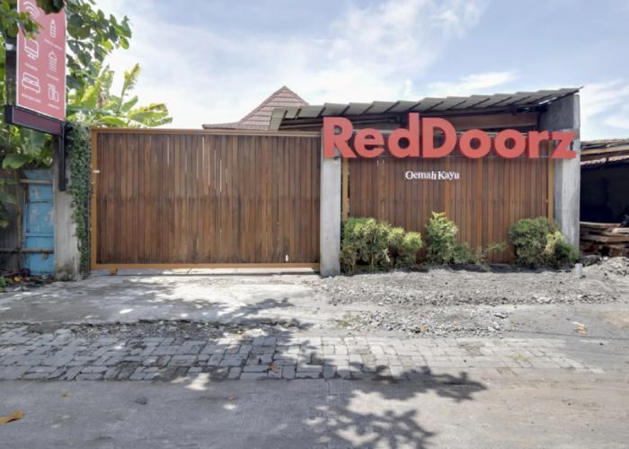 RedDoorz @ Omah Kayu Homestay