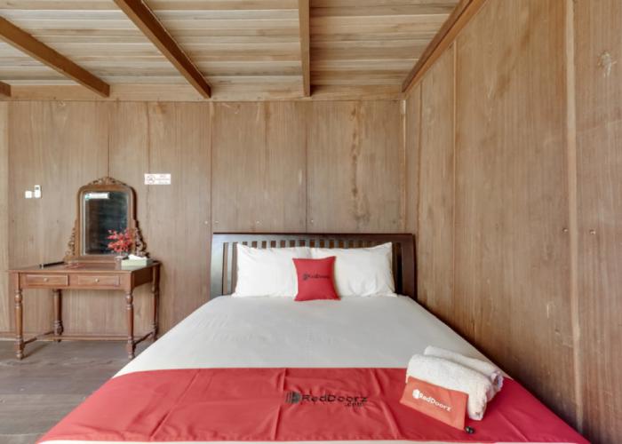 RedDoorz @ Omah Kayu Homestay