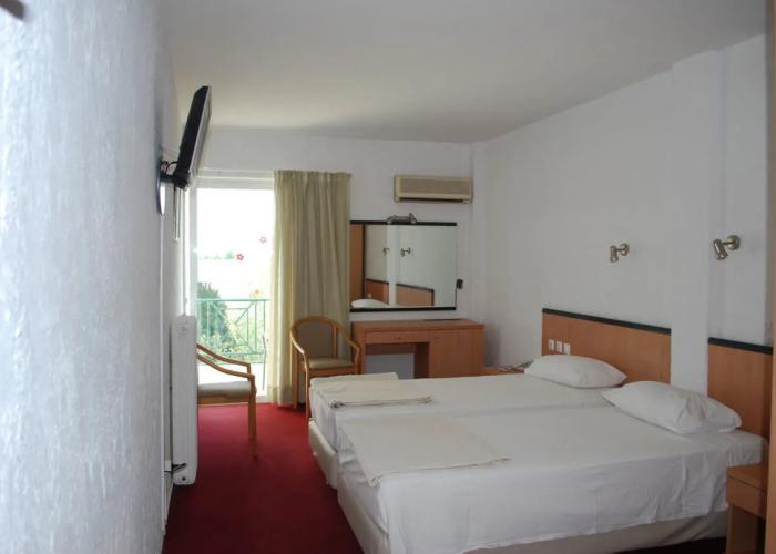 Thomas Beach Hotel