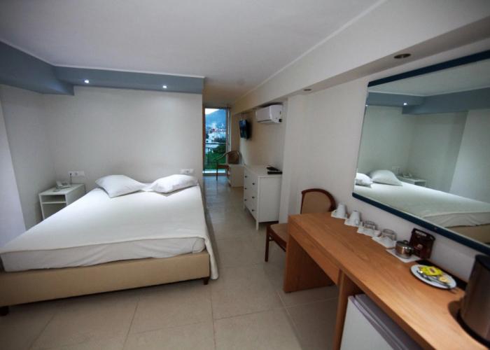 Thomas Beach Hotel