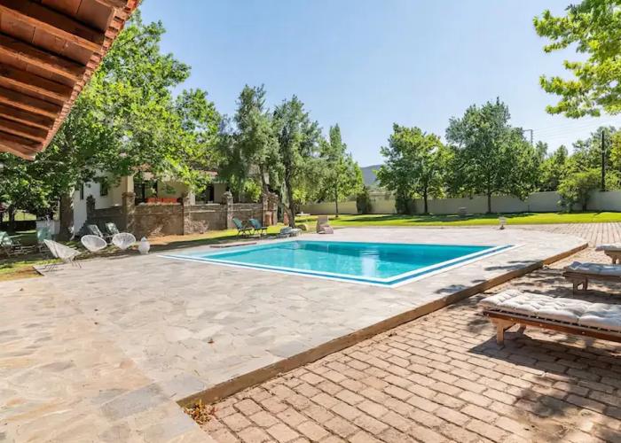 Estate Villa OINOI with Pool