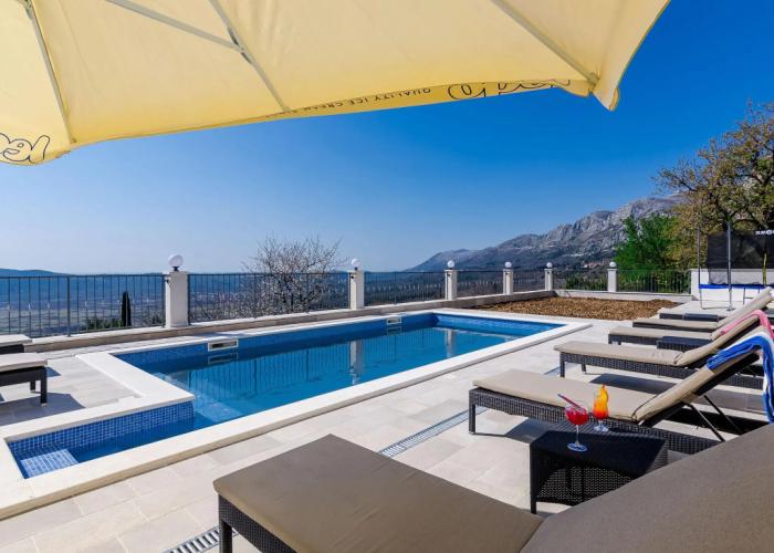 Villa in Gruda With Swimming Pool