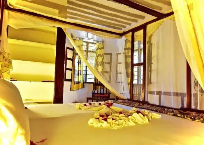 Mangrove Lodge