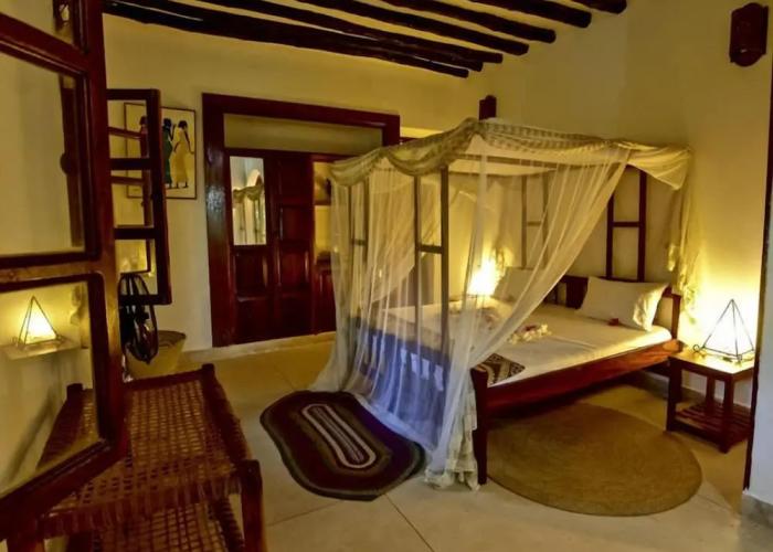 Mangrove Lodge