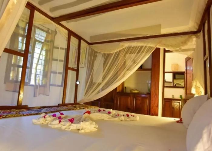 Mangrove Lodge