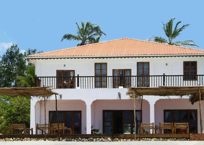 Moonshine Uroa Boutique Hotel