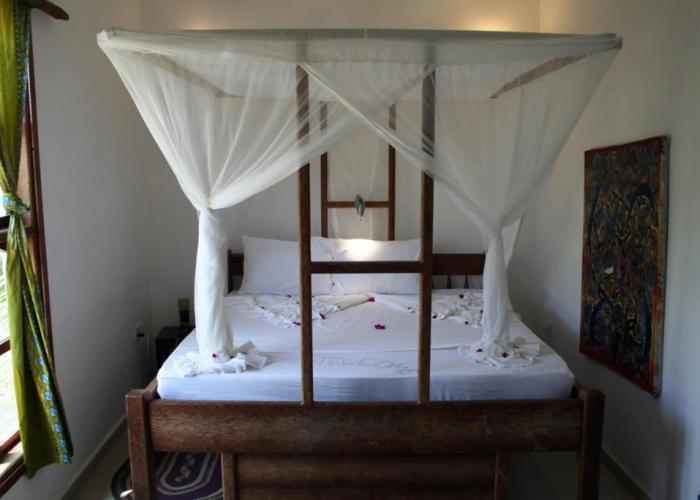 Moonshine Uroa Boutique Hotel