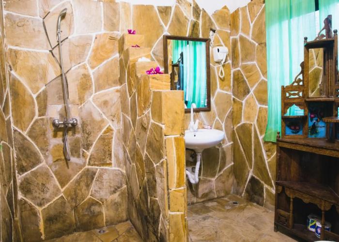 Moonshine Uroa Boutique Hotel
