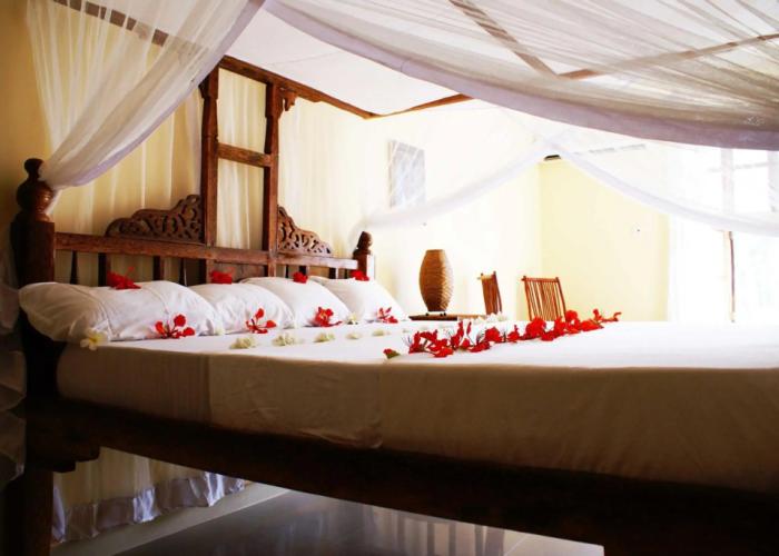 Moonshine Uroa Boutique Hotel