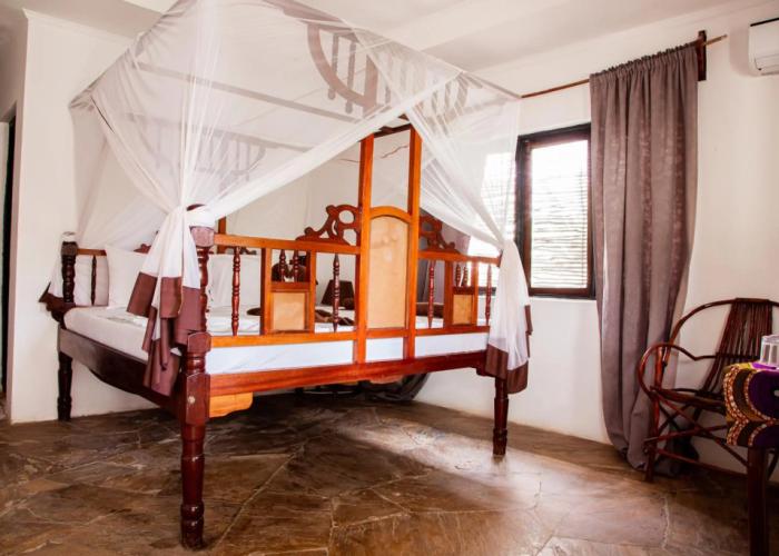 Moonshine Uroa Boutique Hotel