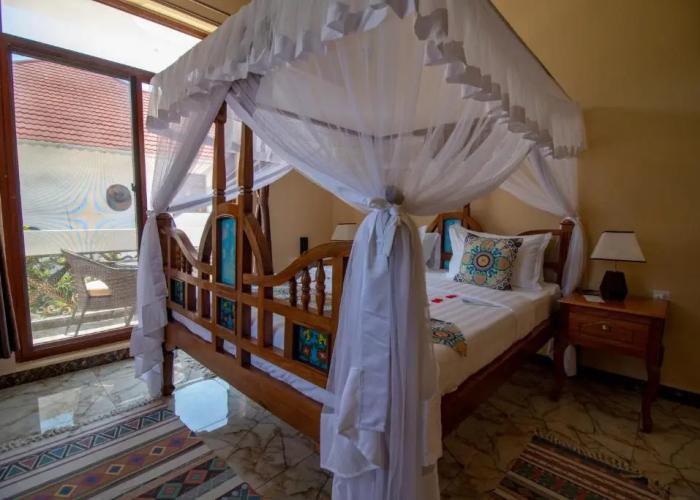 Sunny Palms Beach Bungalows