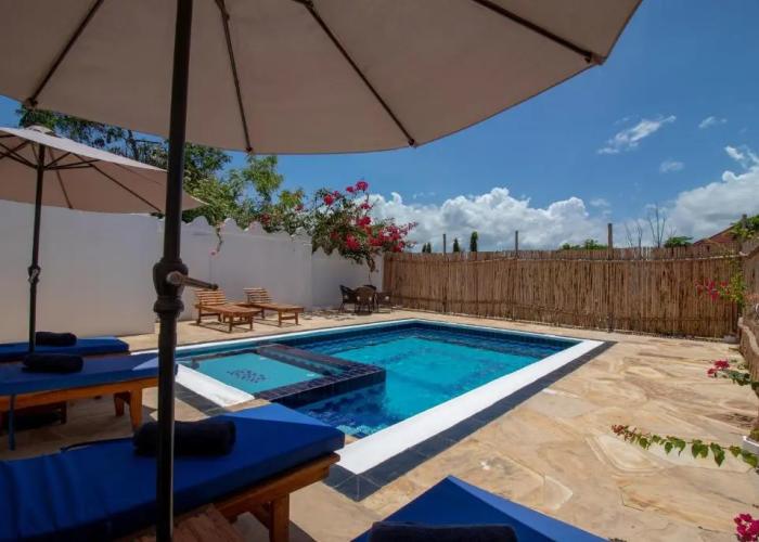 Sunny Palms Beach Bungalows