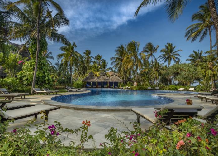 Breezes Beach Club & Spa – Half Board Hotel