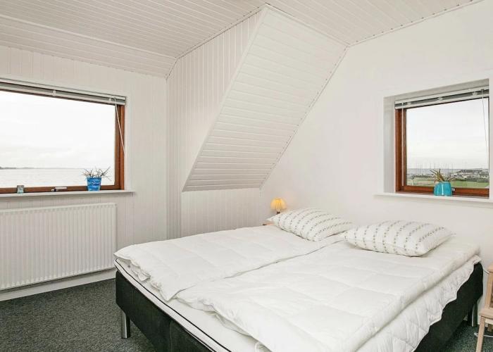 Seaside Retreat in Hvalpsund-by Traum