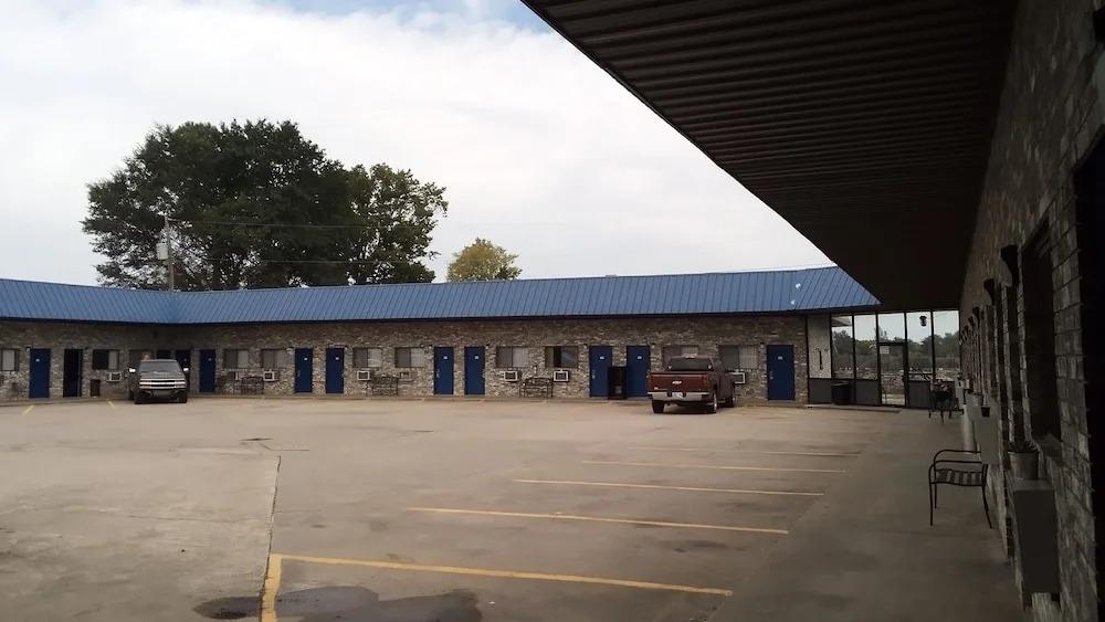 Coachman's Inn & Suites