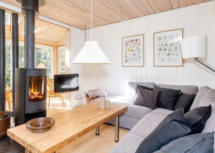 Tranquil Waterside Retreat-by Traum