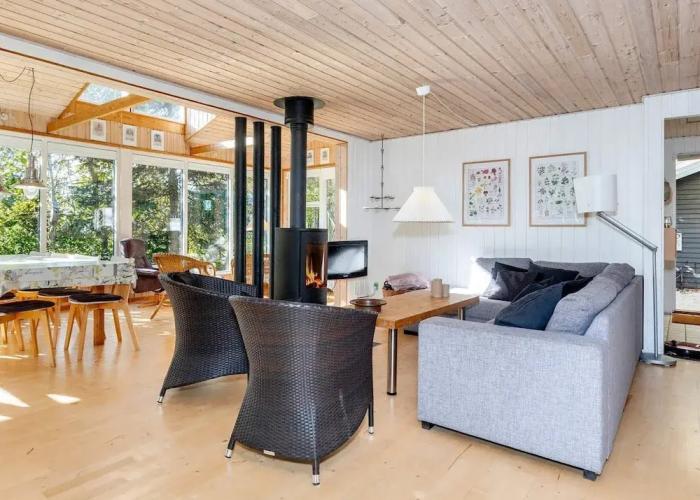 Tranquil Waterside Retreat-by Traum