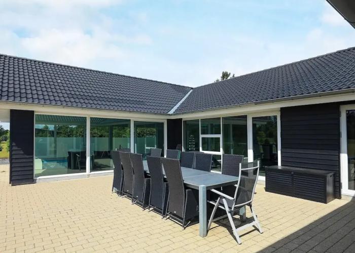 15 Person Holiday Home in Hojslev