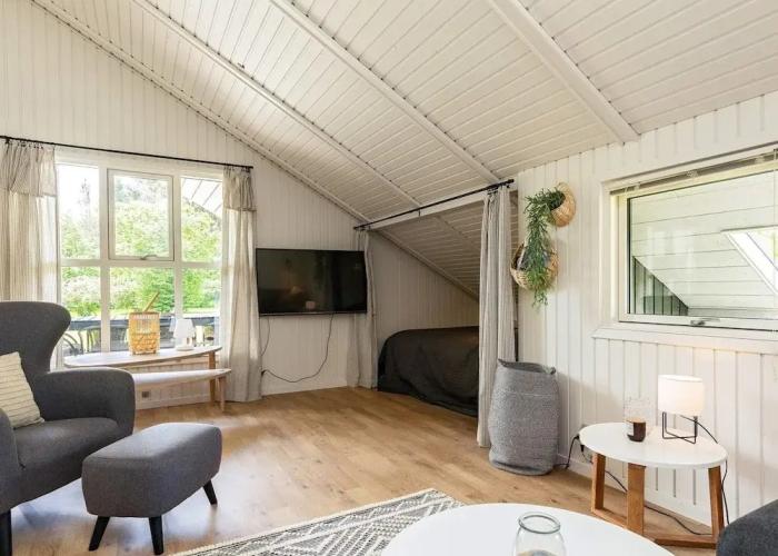 8 Person Holiday Home in Hojslev