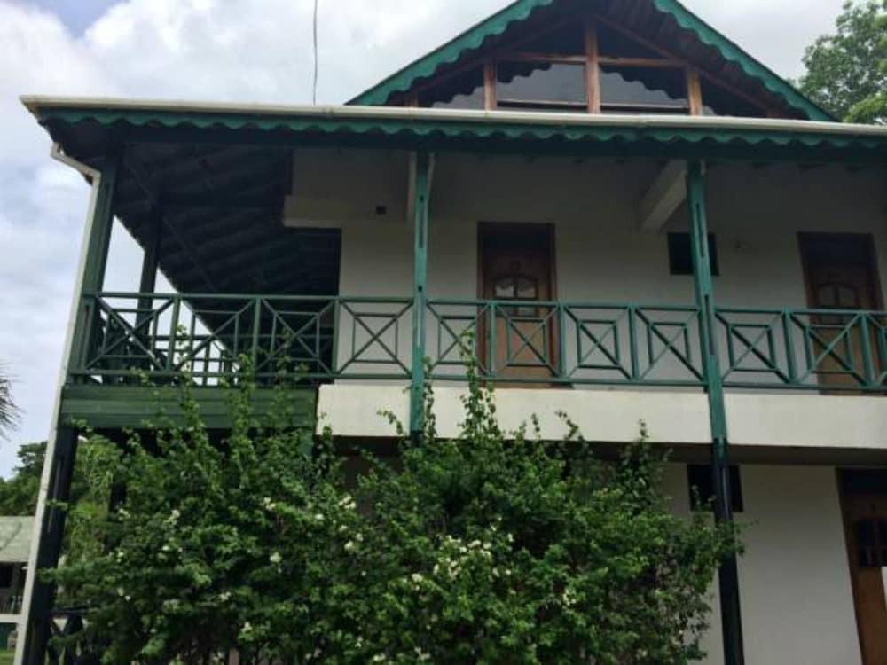 South West Bay Cabañas