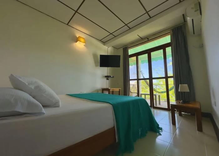 South West Bay Cabañas