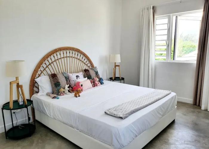 Luxury beachfront villa with private pool and cozy Pavillon with private jacuzzi on rooftop terrace