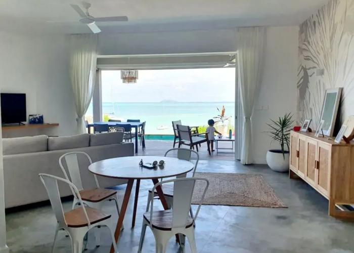 Luxury beachfront villa with private pool and cozy Pavillon with private jacuzzi on rooftop terrace