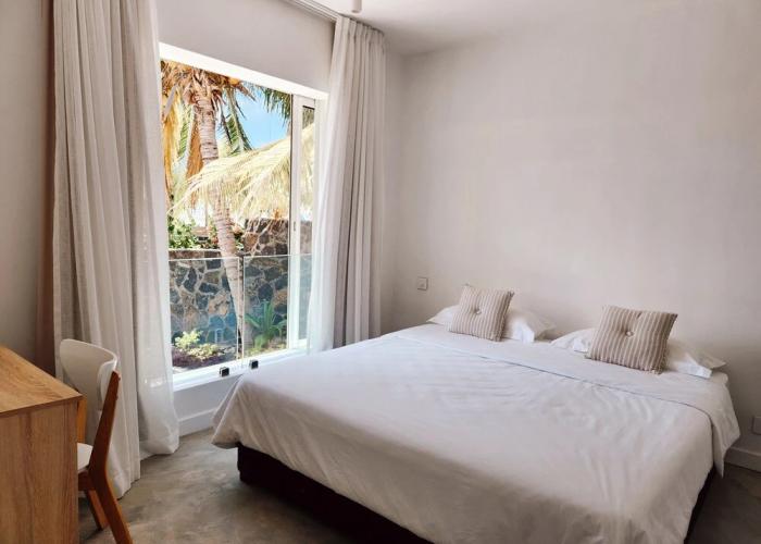 Luxury beachfront villa with private pool and cozy Pavillon with private jacuzzi on rooftop terrace