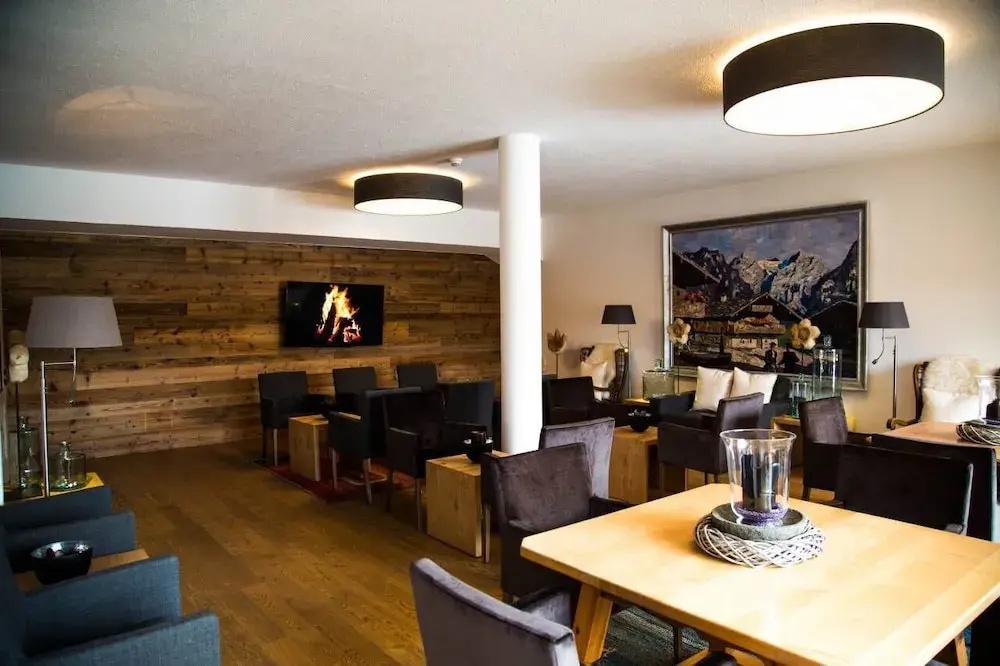 фото Der grüne Baum Hotel