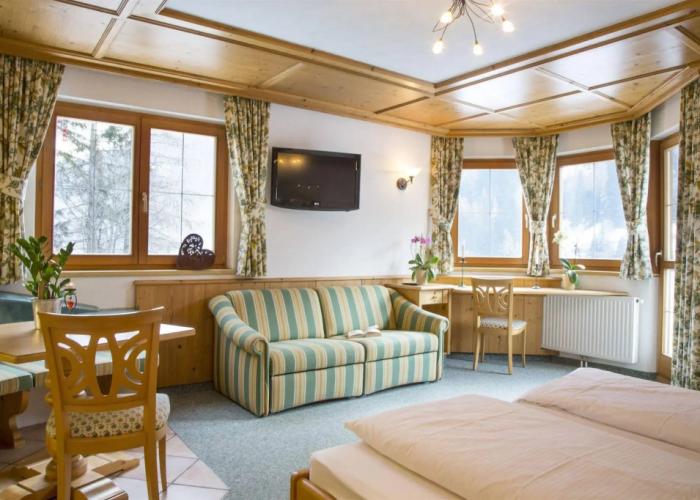 Fliana Arlberg Studios and Apartments