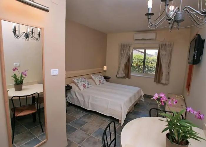 Shaar Hagolan Kibbutz Country Lodging
